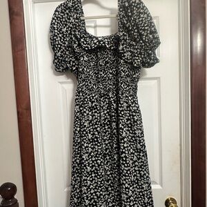 Ivy City Co, Rae dress. Daisy Puff Sleeve Dress